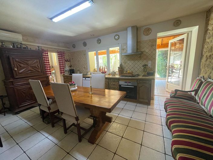 Image No.6-5 Bed House for sale