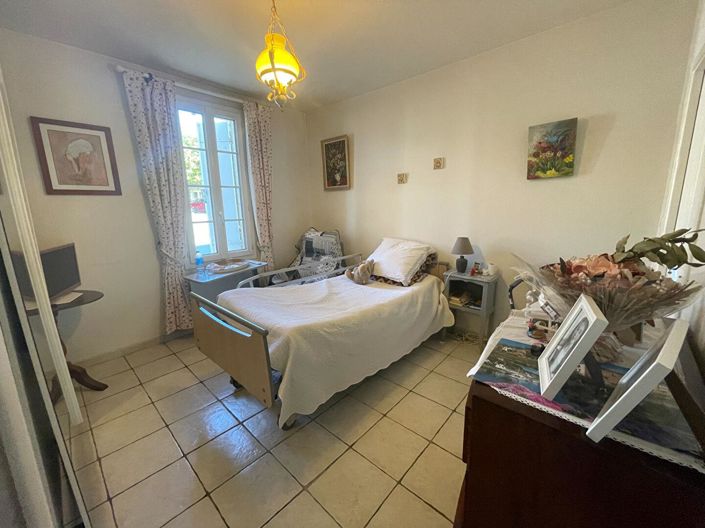 Image No.8-5 Bed House for sale