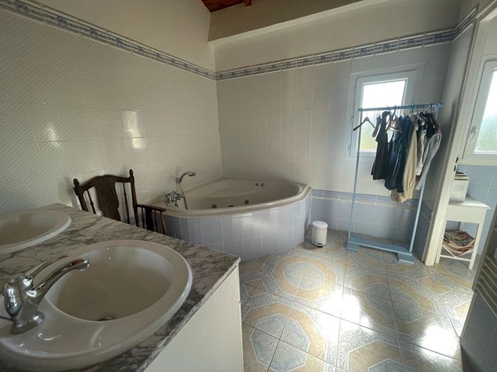 Image No.11-4 Bed House for sale