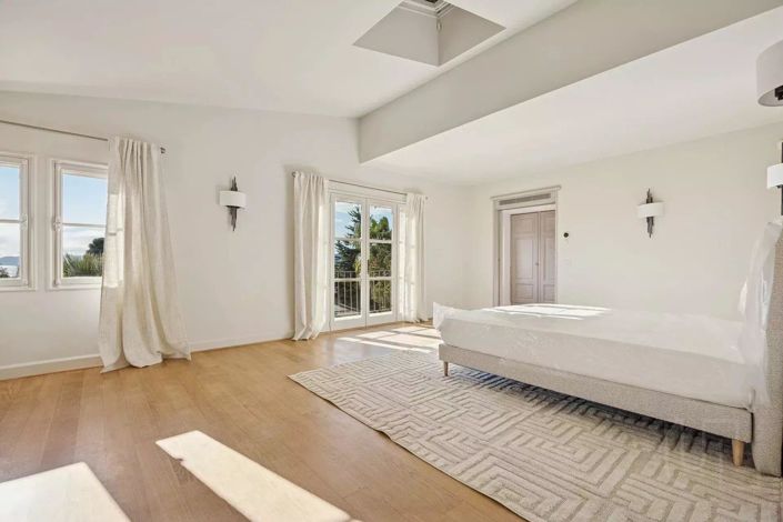 Image No.8-6 Bed House for sale