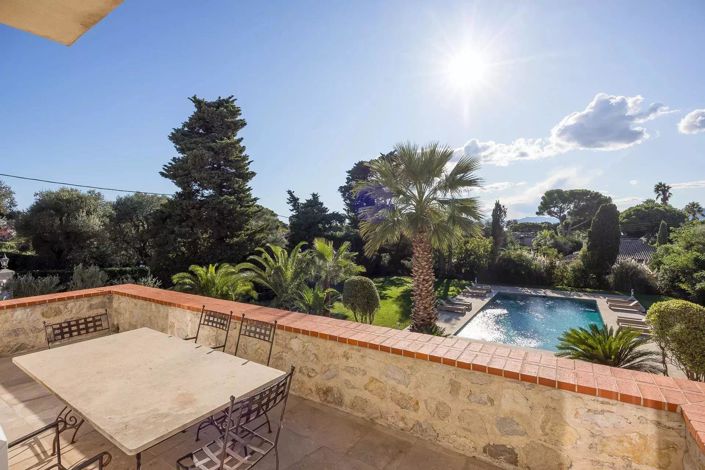 Image No.9-6 Bed House for sale