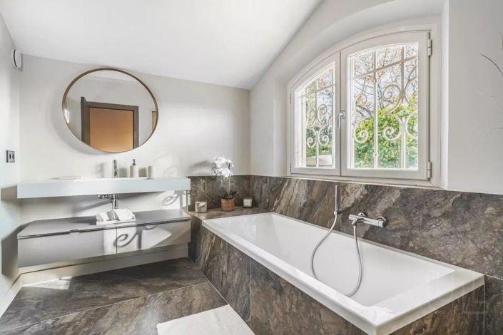 Image No.13-5 Bed House for sale