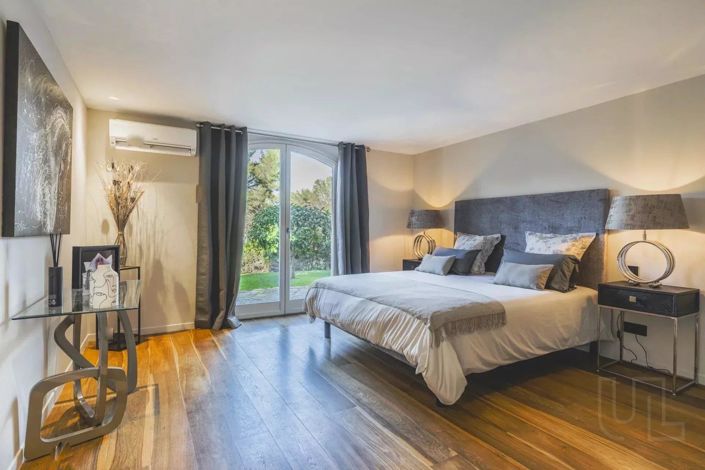 Image No.8-5 Bed House for sale