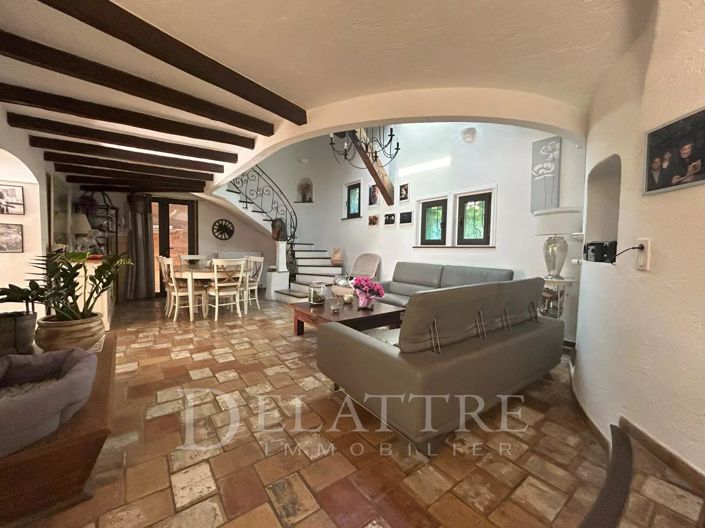 Image No.6-6 Bed House for sale