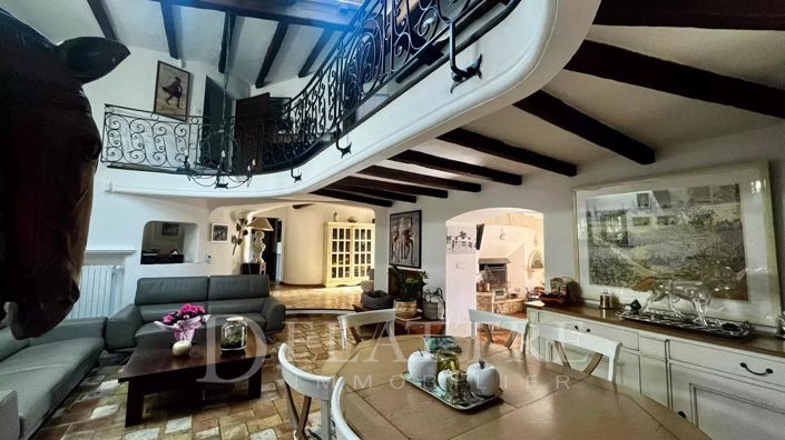 Image No.7-6 Bed House for sale