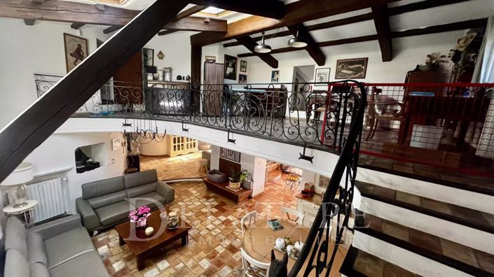 Image No.8-6 Bed House for sale