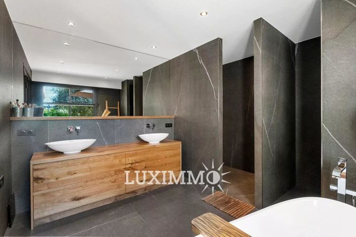 Image No.10-4 Bed House for sale