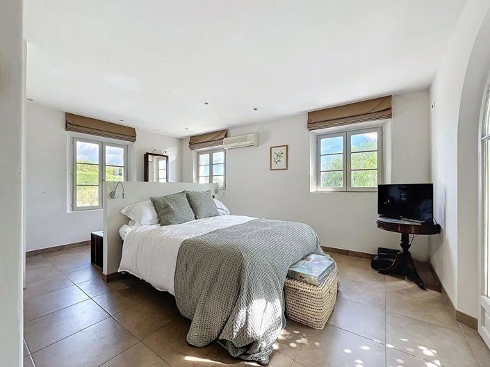 Image No.24-4 Bed House for sale