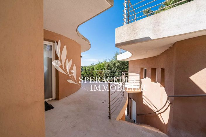 Image No.18-5 Bed House for sale