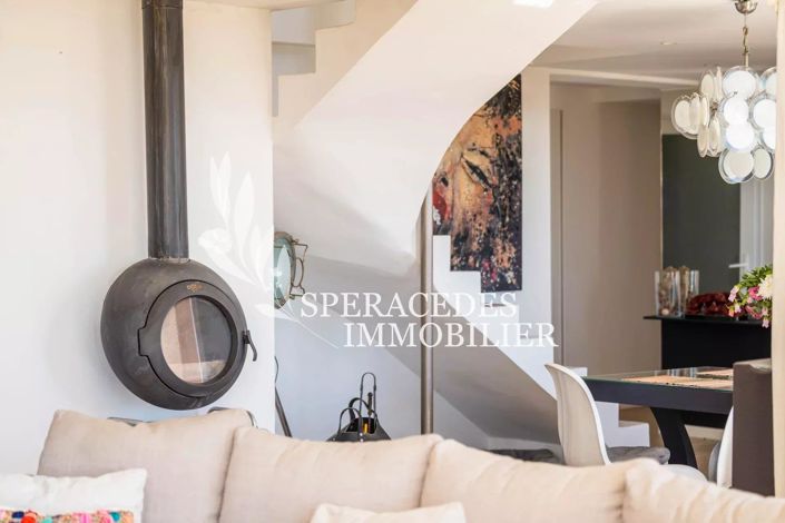 Image No.8-5 Bed House for sale