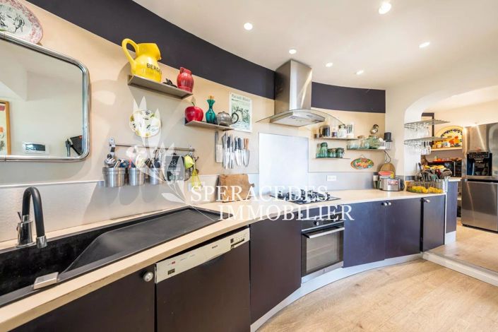 Image No.9-5 Bed House for sale