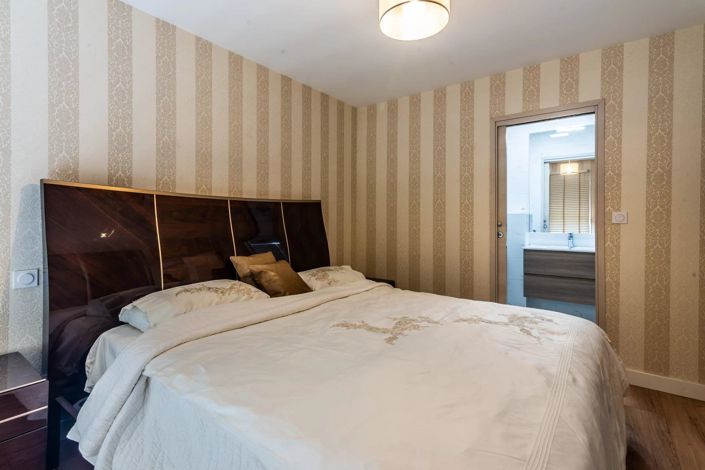 Image No.16-8 Bed House for sale