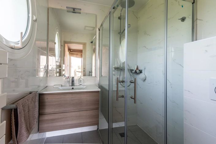 Image No.8-8 Bed House for sale