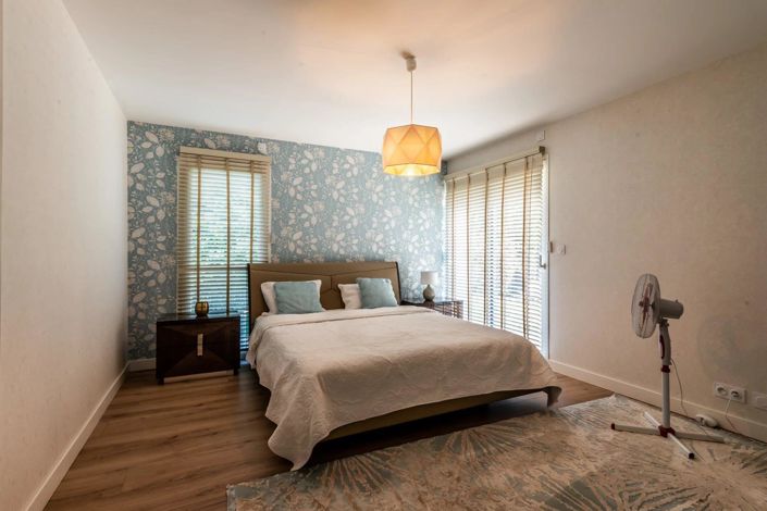 Image No.9-8 Bed House for sale