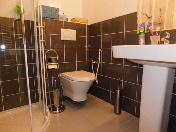 Image No.8-5 Bed Apartment for sale