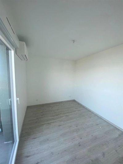 Image No.16-3 Bed Property for sale