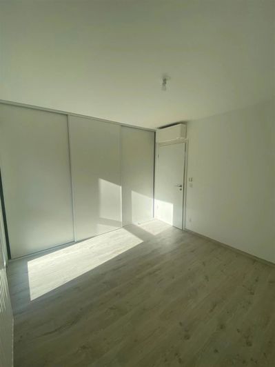 Image No.8-3 Bed Property for sale