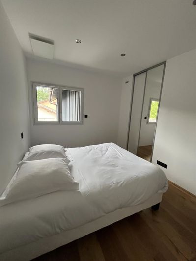 Image No.16-5 Bed House for sale