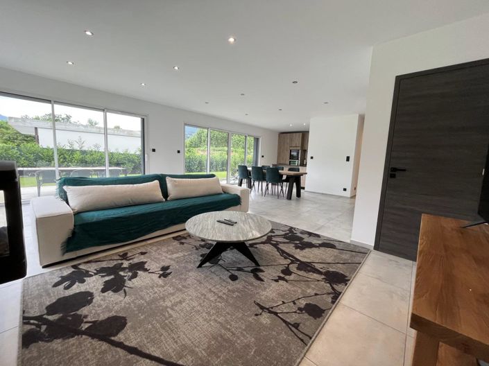 Image No.17-5 Bed House for sale