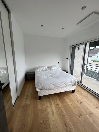 Image No.25-5 Bed House for sale