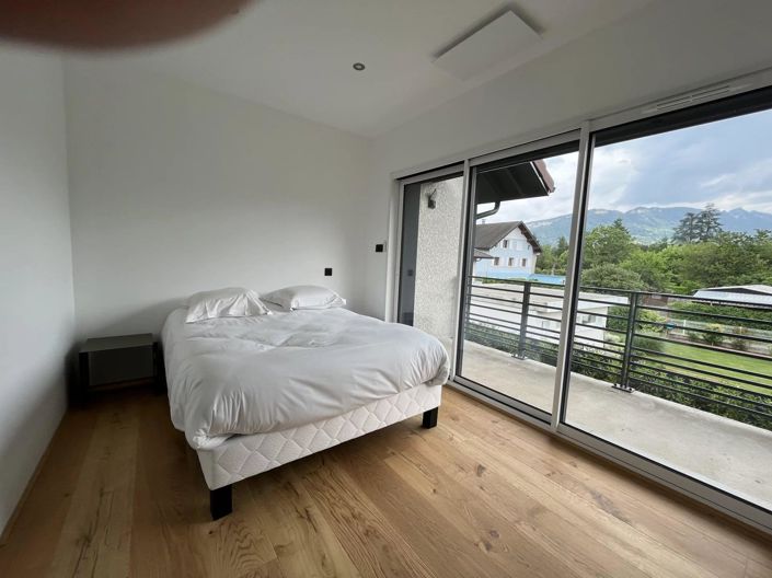 Image No.26-5 Bed House for sale