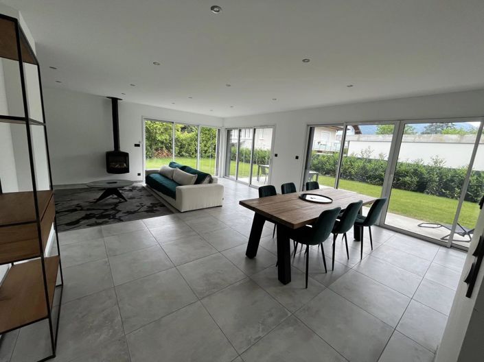 Image No.38-5 Bed House for sale