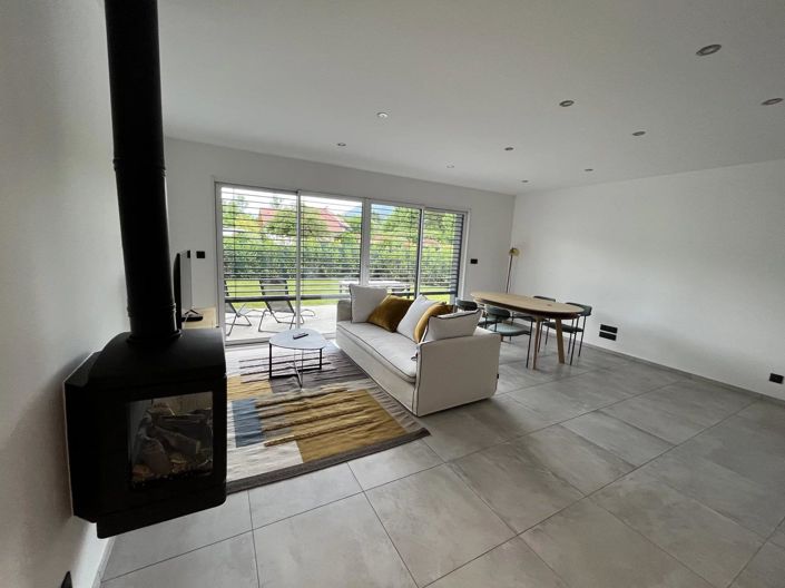 Image No.8-5 Bed House for sale