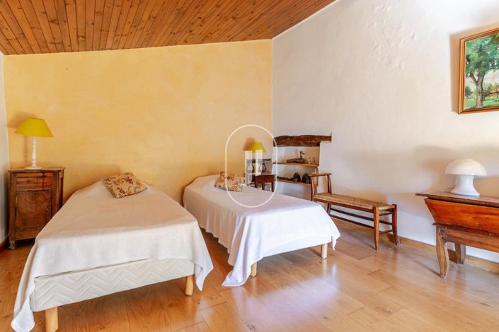 Image No.10-5 Bed House for sale