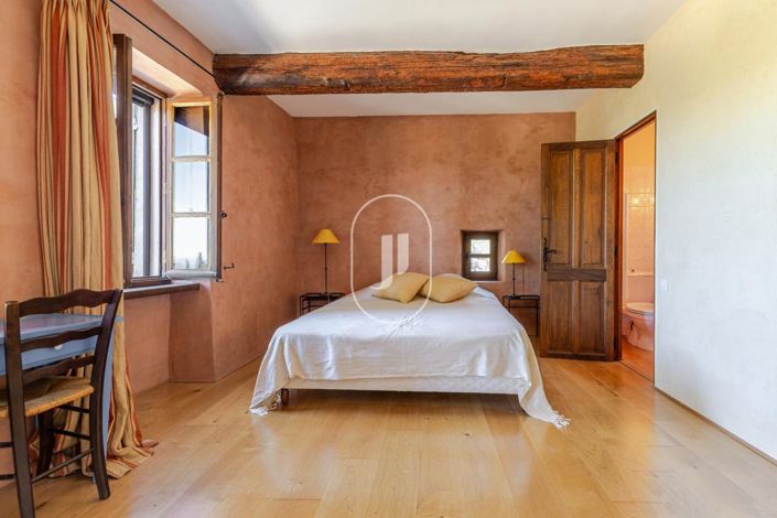 Image No.8-5 Bed House for sale