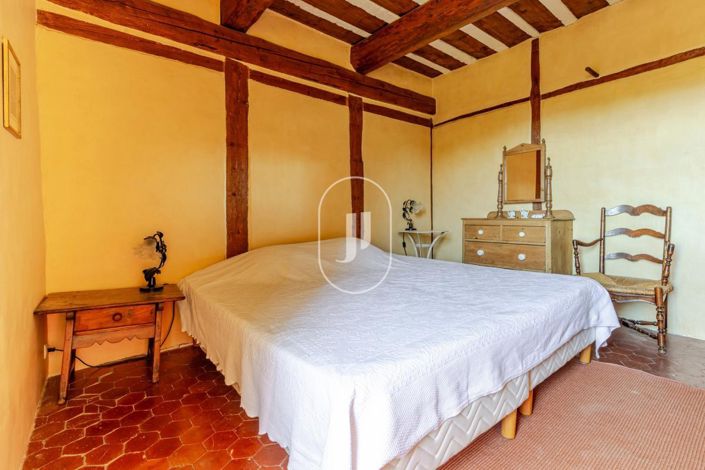 Image No.9-5 Bed House for sale