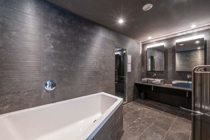 Image No.8-8 Bed Property for sale