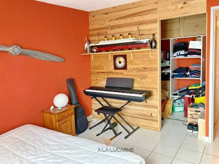 Image No.12-3 Bed House for sale