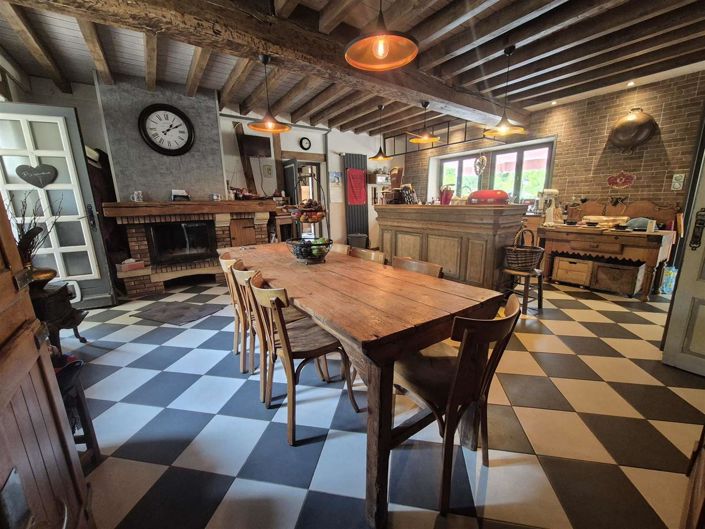 Image No.8-4 Bed House for sale