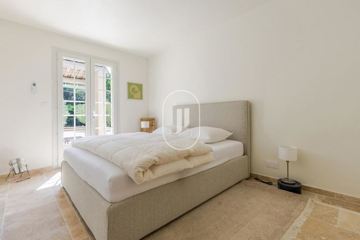 Image No.10-2 Bed House for sale