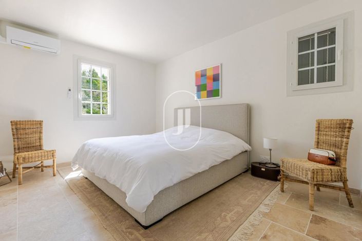 Image No.11-2 Bed House for sale