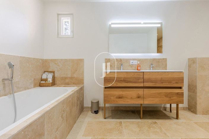 Image No.12-2 Bed House for sale