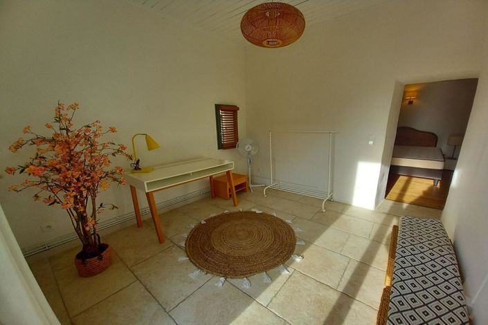 Image No.9-2 Bed House for sale