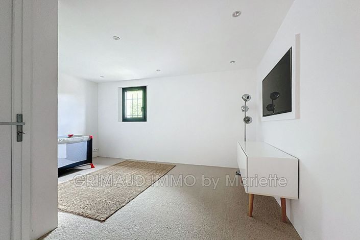 Image No.16-4 Bed House for sale