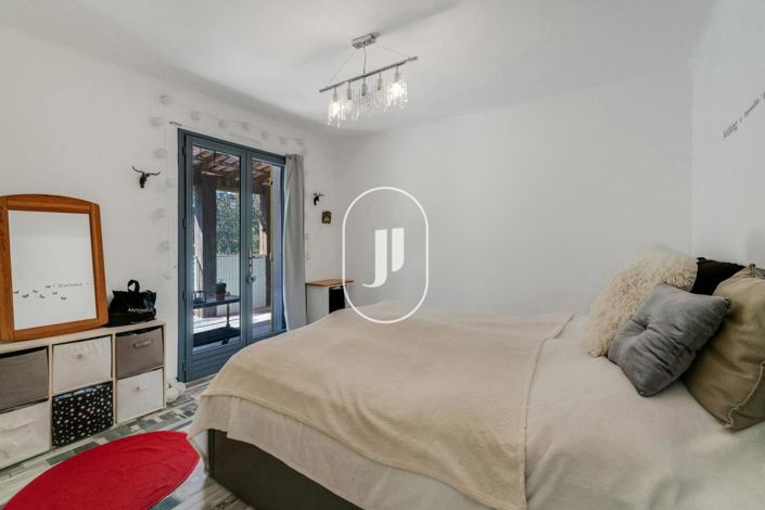 Image No.8-4 Bed House for sale