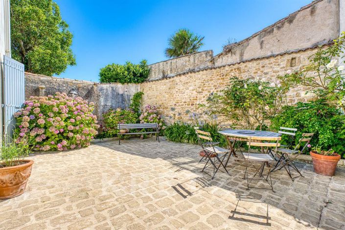 Image No.2-6 Bed House for sale