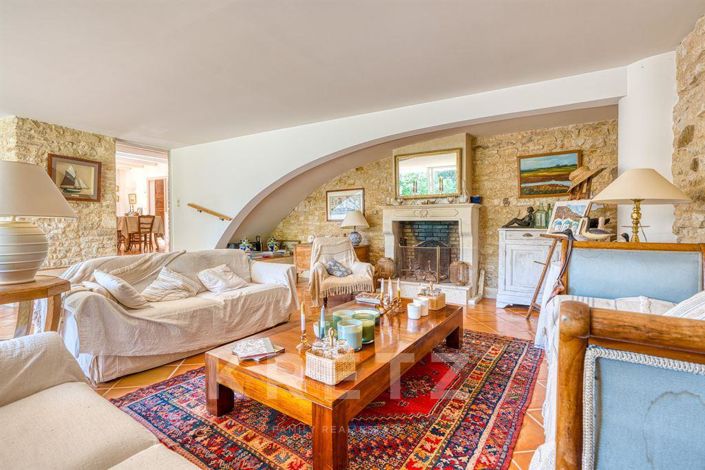 Image No.6-6 Bed House for sale