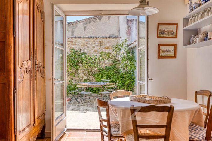 Image No.7-6 Bed House for sale