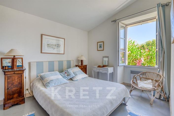 Image No.8-6 Bed House for sale