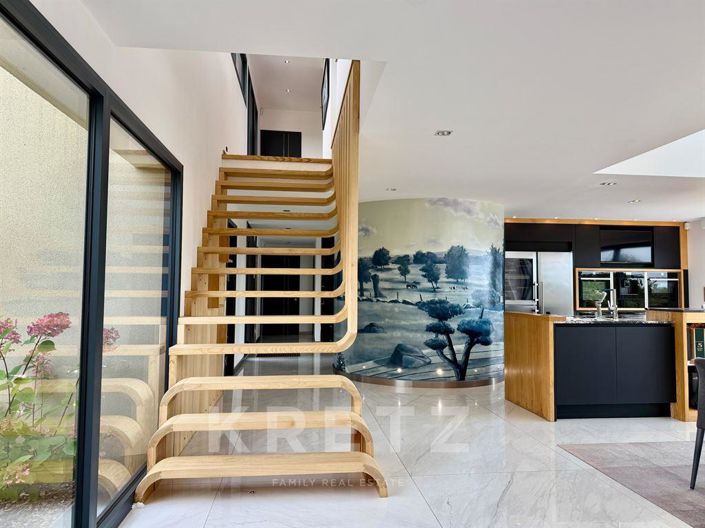 Image No.12-4 Bed House for sale