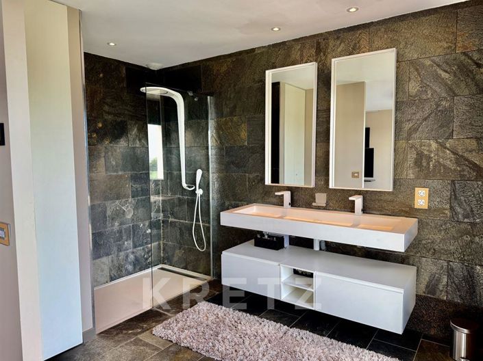 Image No.17-4 Bed House for sale