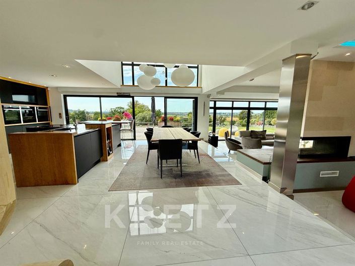 Image No.6-4 Bed House for sale