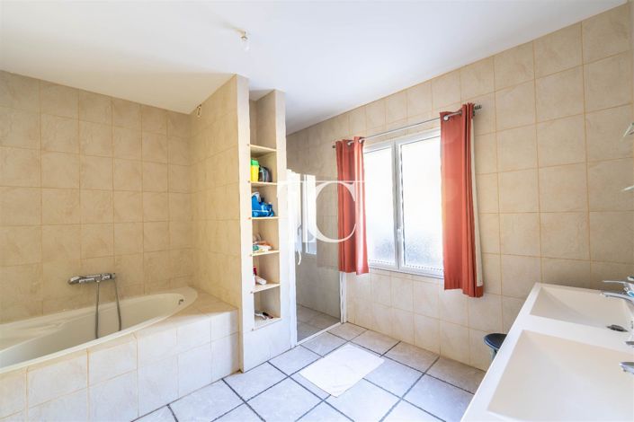 Image No.16-4 Bed House for sale