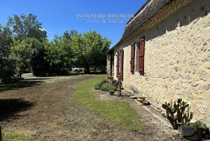 Image No.10-3 Bed House for sale