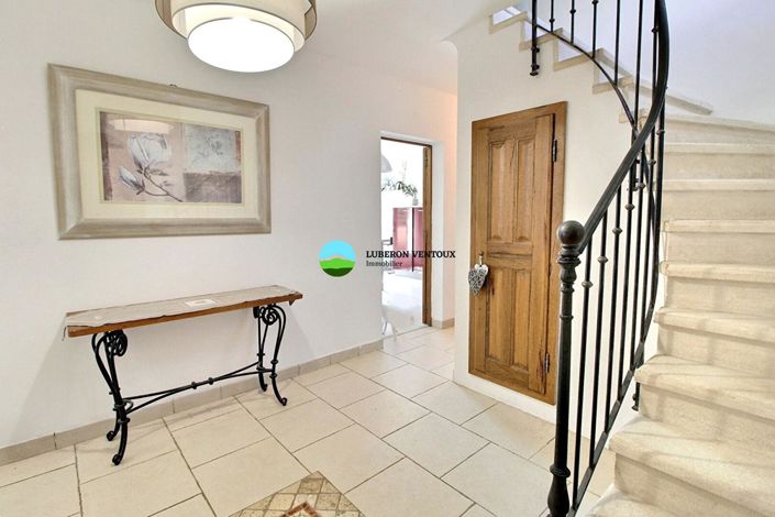 Image No.8-5 Bed House for sale