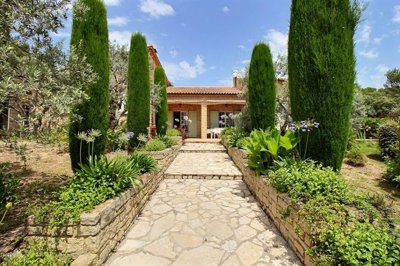 6 Bed House for sale